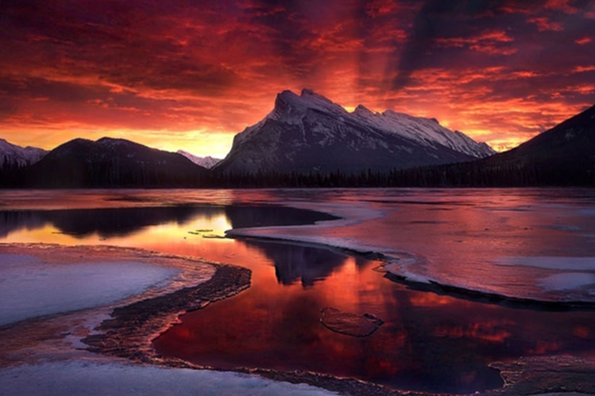 2015-08-the-sky-is-on-fire-banff-national-park-in-canada