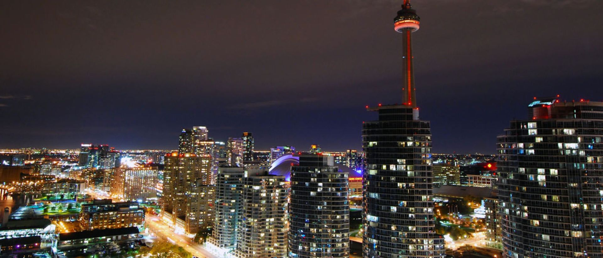 2015-08-toronto-nightlights-architecture-lights-night-skyline