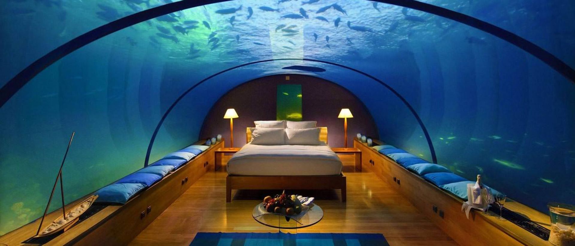 2015-08-underwater-hotel-room-atlantis-dubai