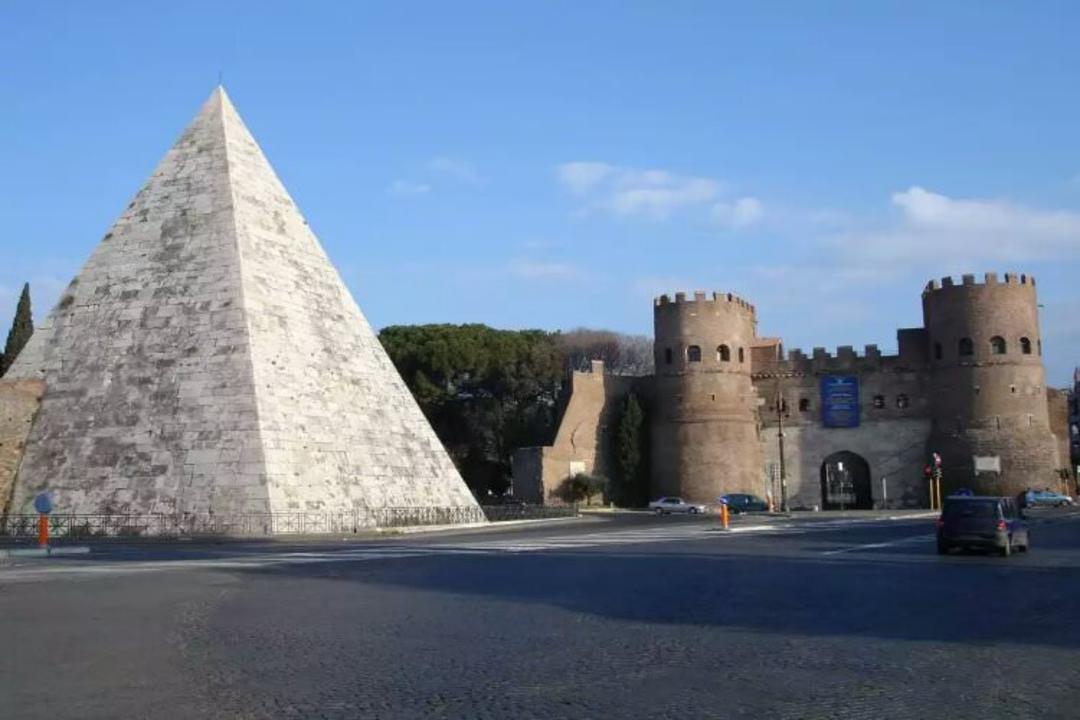 2015-08-wpid-aroundrome-pyramid_cestius_resize_20150820_000740