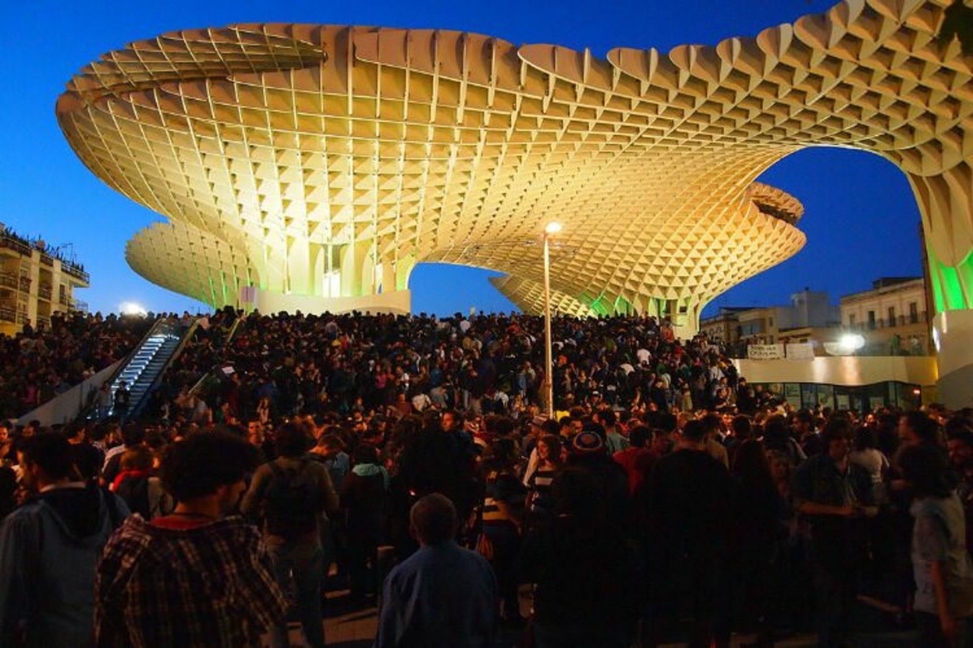 2015-08-wpid-metropol_parasol_seville_resize_20150817_003120.jpg