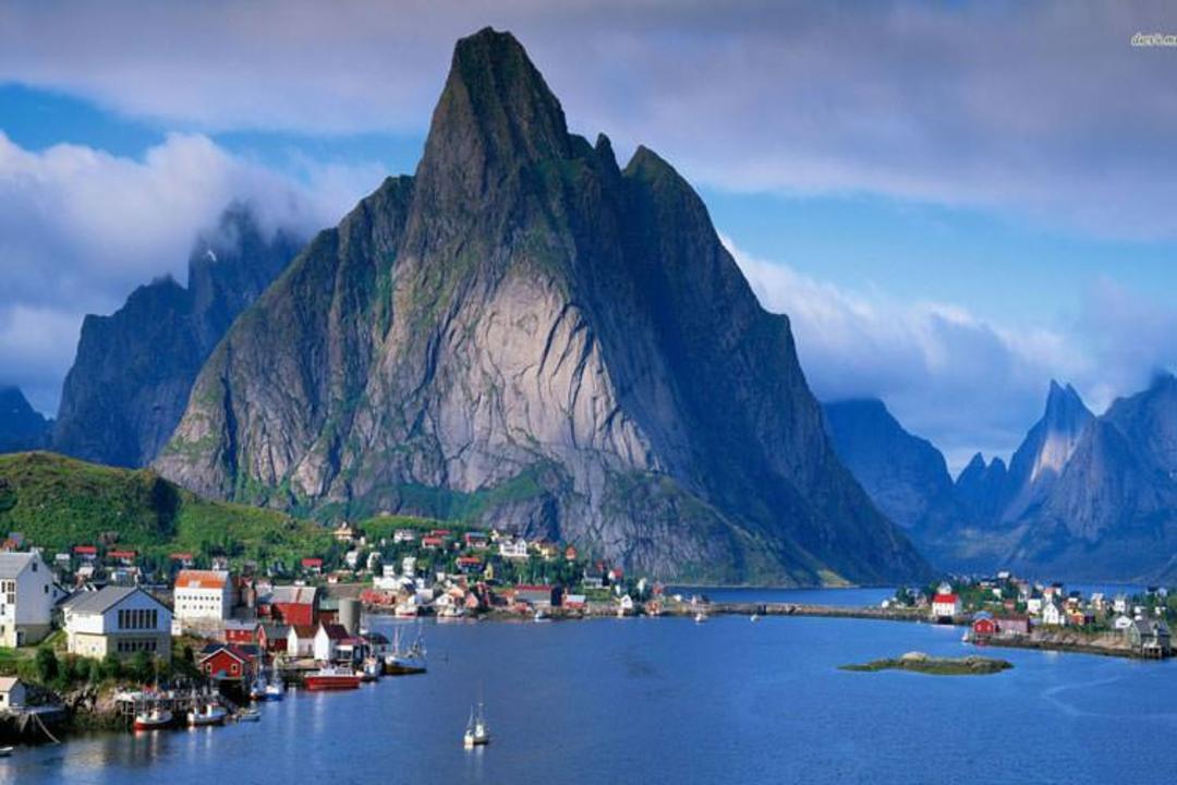 2015-09-11229-village-in-sognefjord-norway-1680x1050-world-wallpaper