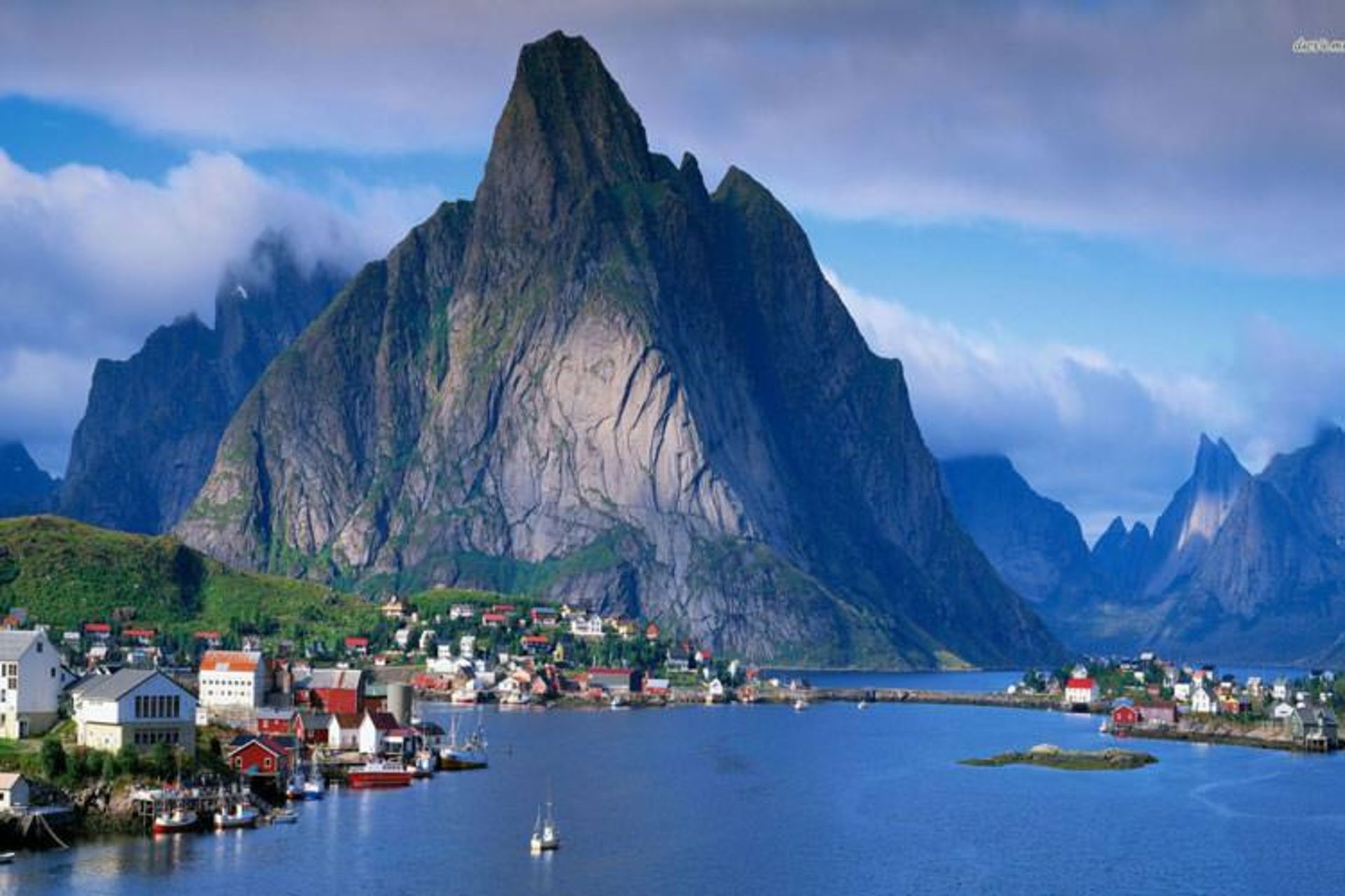 2015-09-11229-village-in-sognefjord-norway-1680x1050-world-wallpaper
