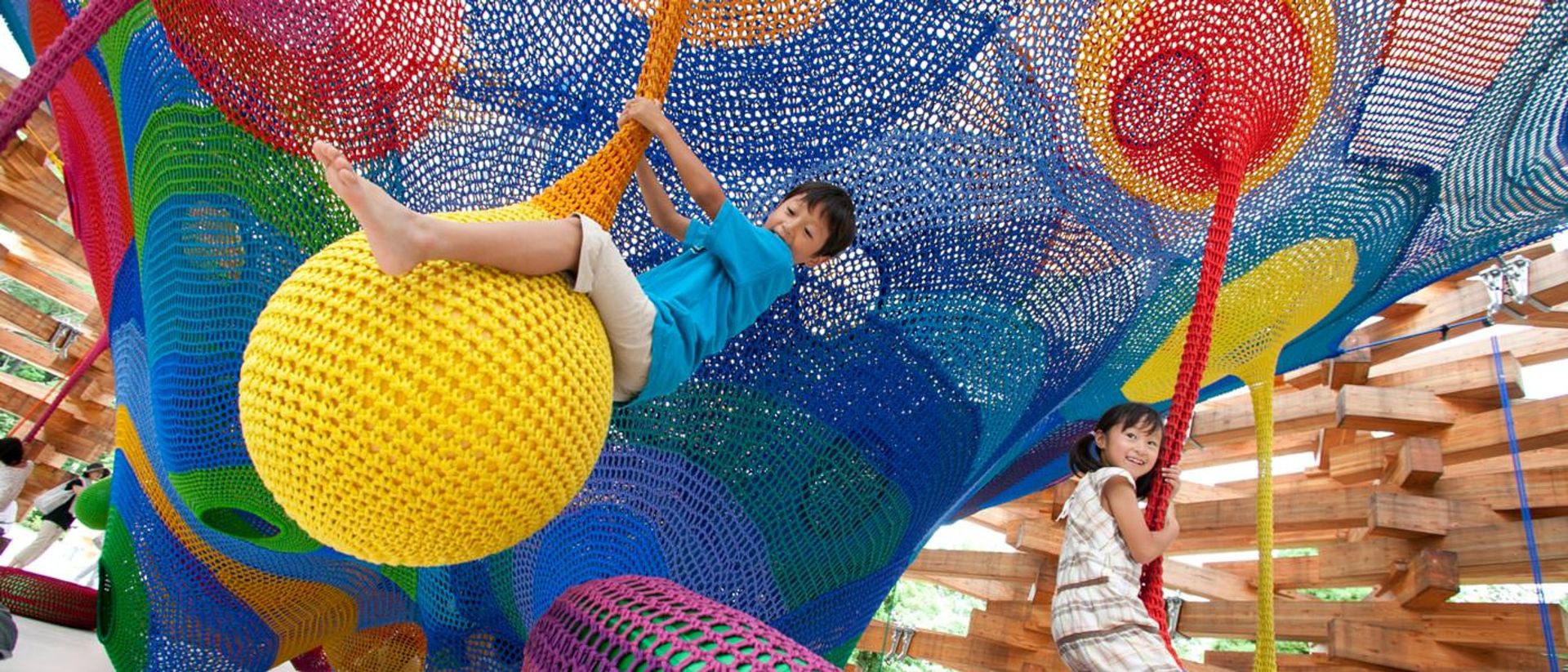 2015-09-50afd42bb3fc4b0cad0000d1_meet-the-artist-behind-those-amazing-hand-knitted-playgrounds-_mk090729_0014