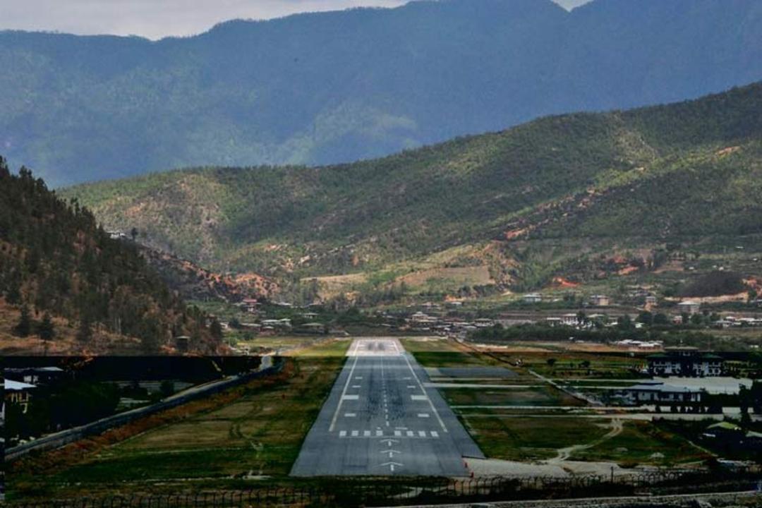 2015-09-6729222-paro-airport-0546