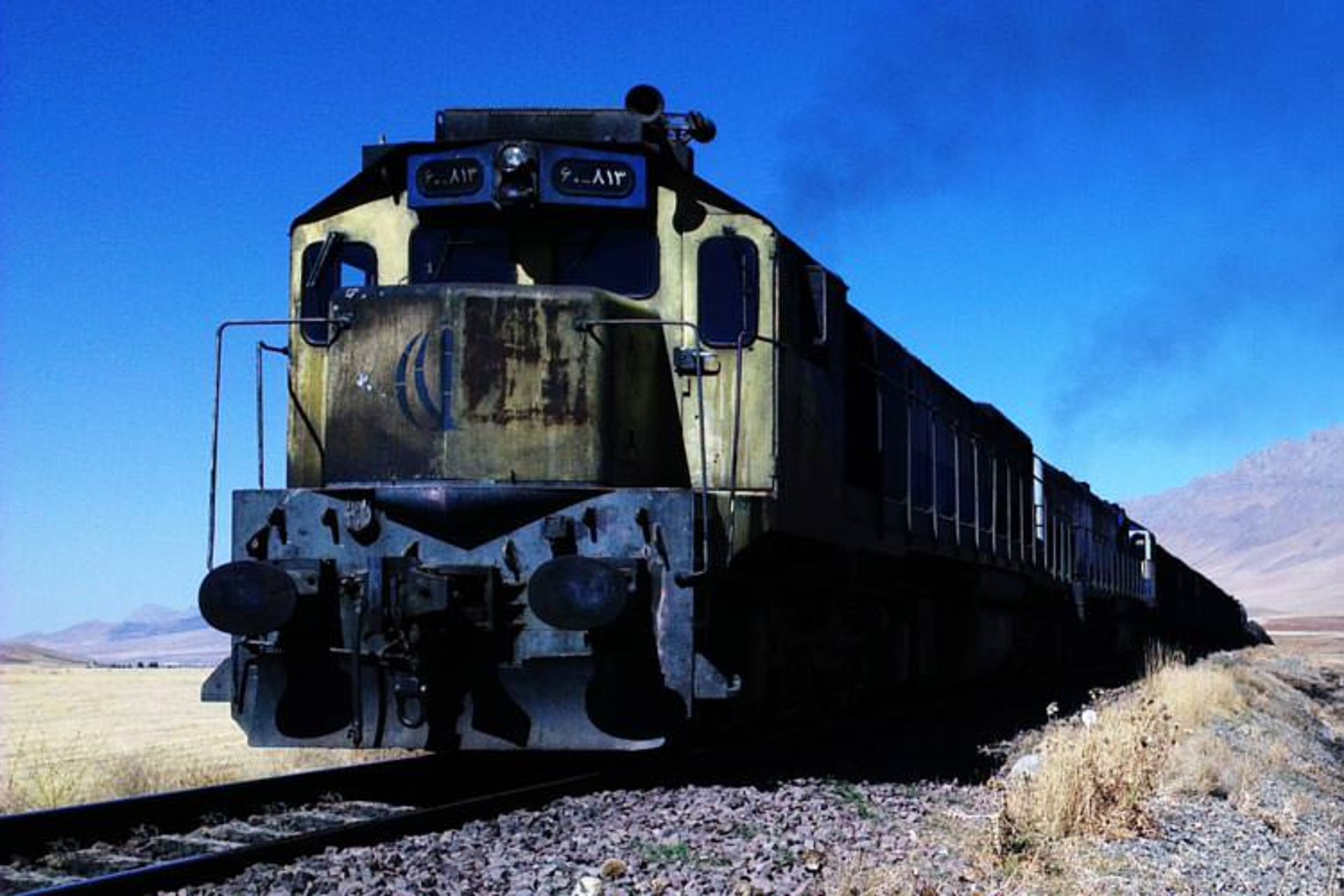 2015-09-a_cargo_train_in_shazand_county