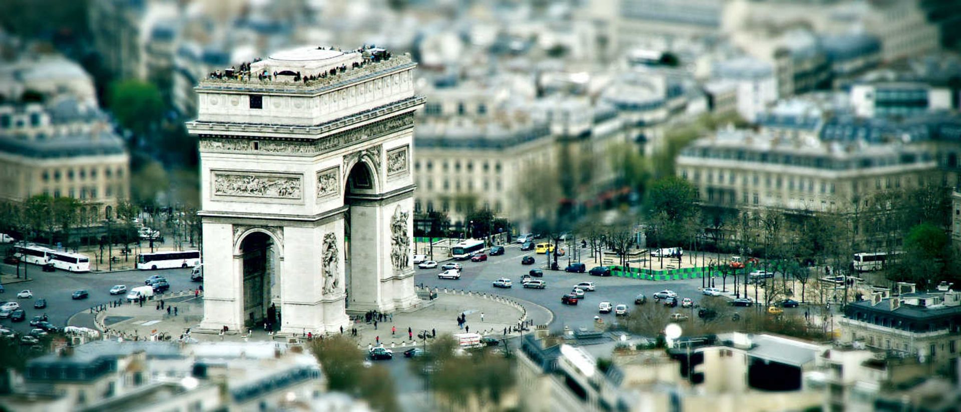 2015-09-arc_de_triomphe_tilt_shifted_wallpaper_2560x1600