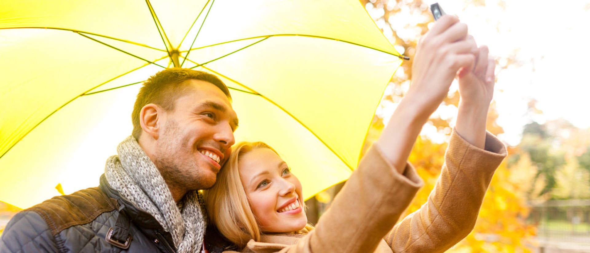 2015-09-couple-taking-cell-selfie-under-umbrella
