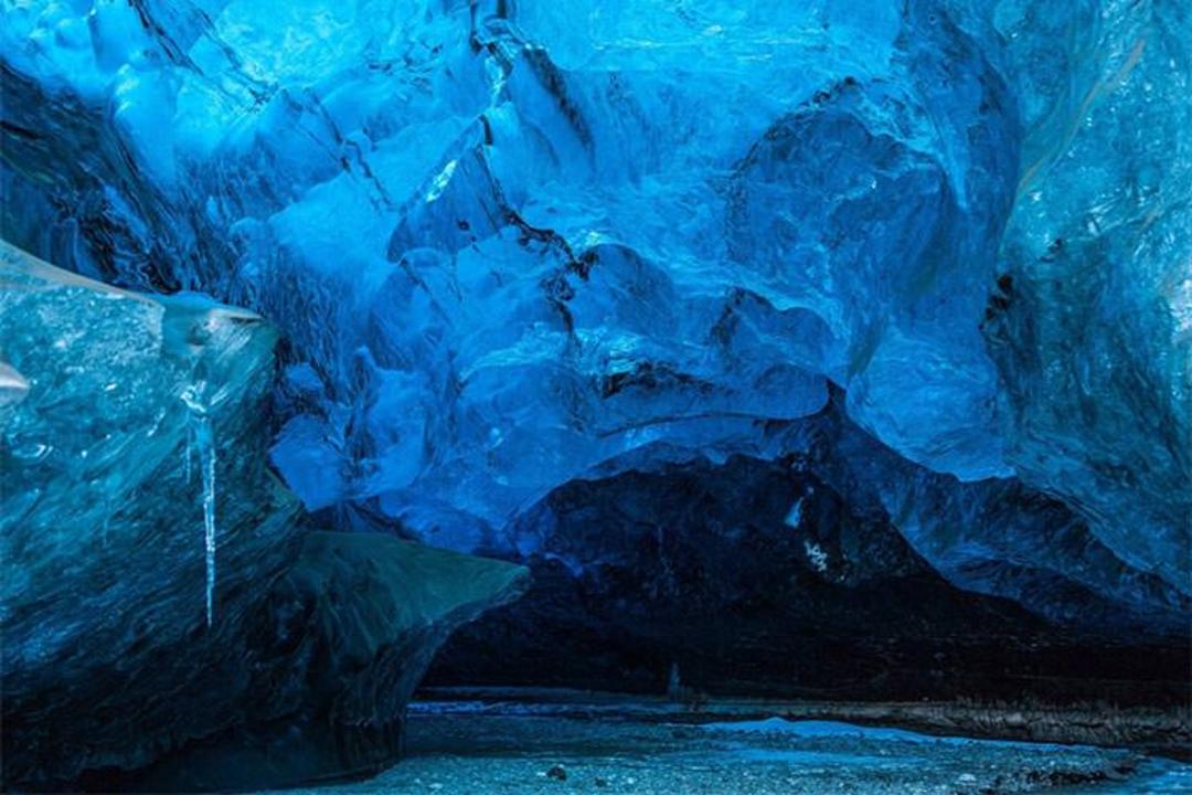 2015-09-crystal-cave-in-skaftafell