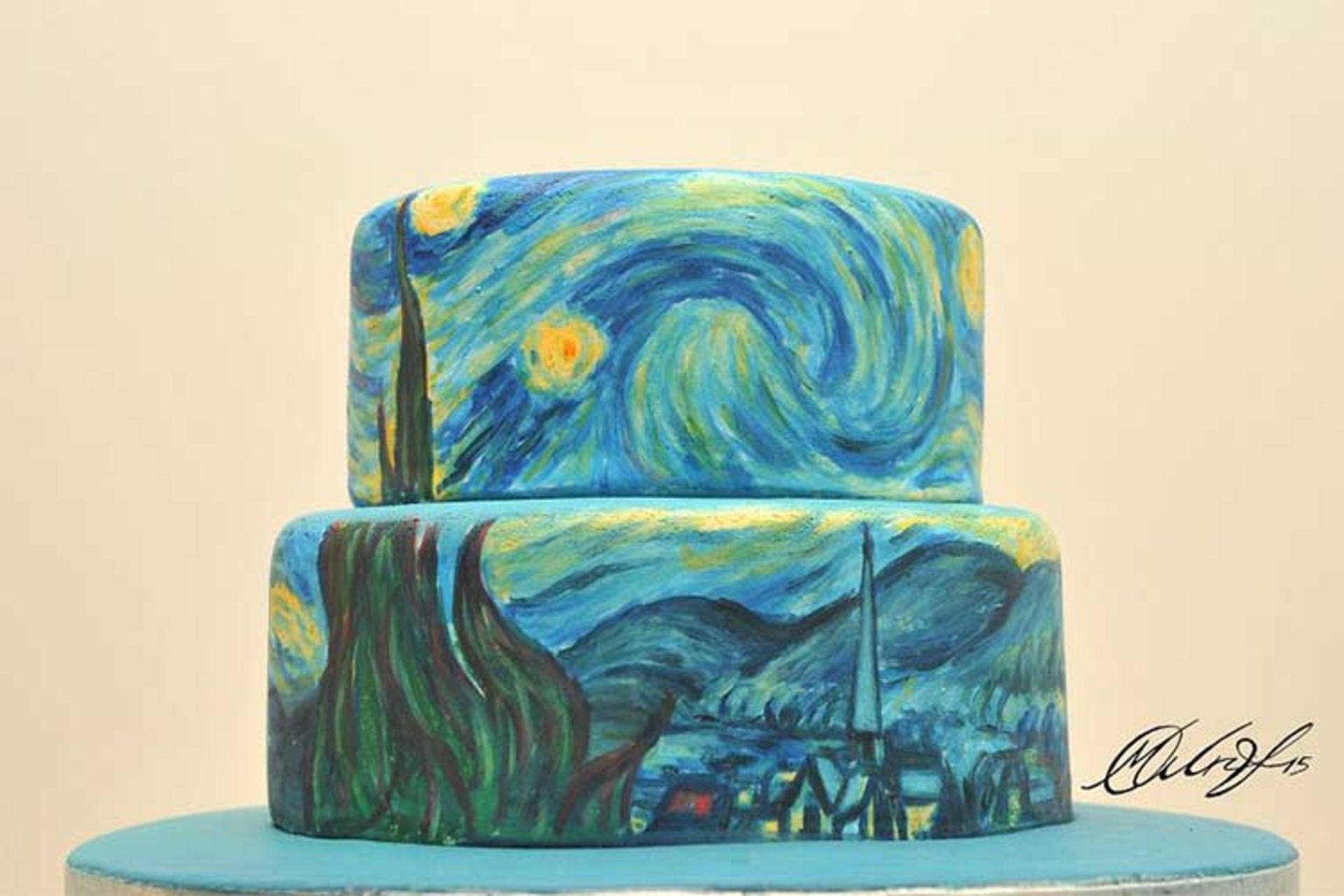 2015-09-cyprus-based-artist-recreates-famous-masterpieces-on-cakes-__880.jpg12
