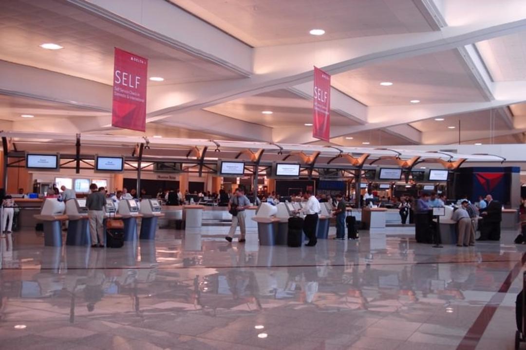 2015-09-delta_check_in_at_atl