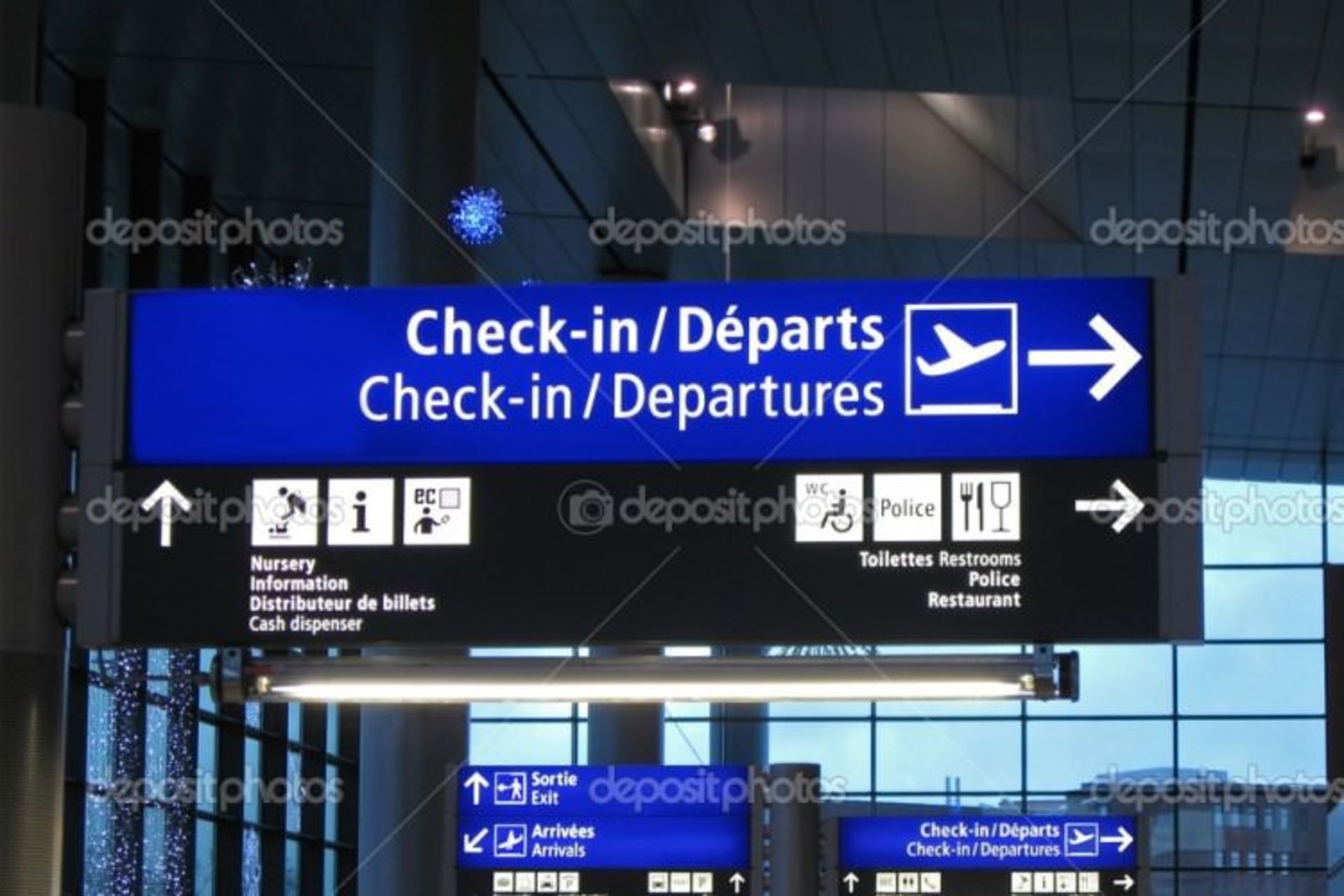 2015-09-depositphotos_1966892-airport-gate-sign-flight-schedule