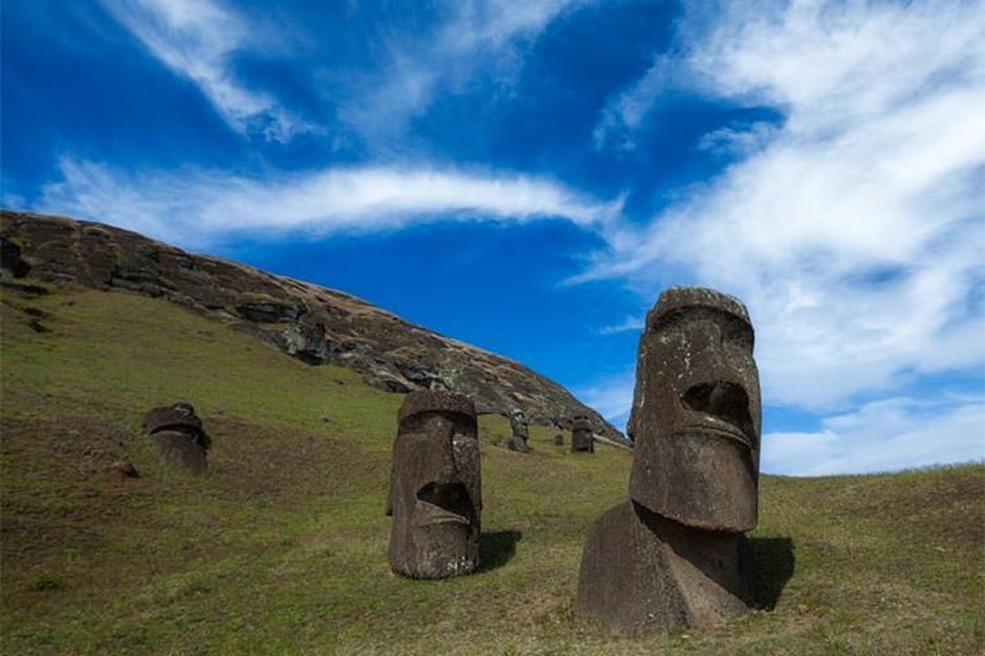 2015-09-easter-island-polynesia-stone-statues-moia