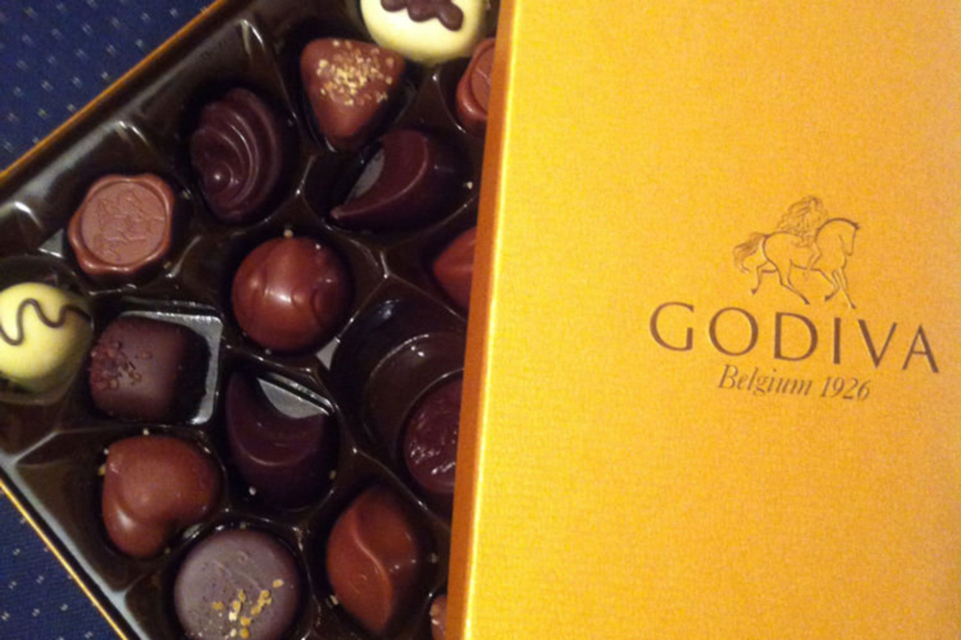 2015-09-godiva_belgian_chocolate_golden_box_24