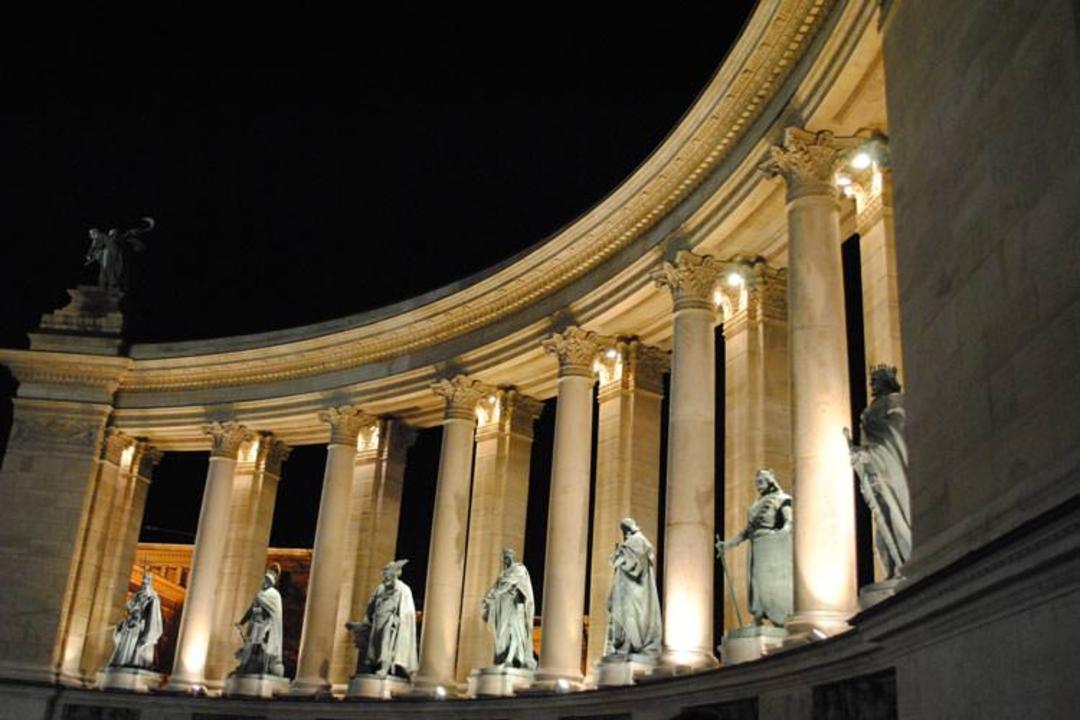 2015-09-heroes-square-in-budapest6