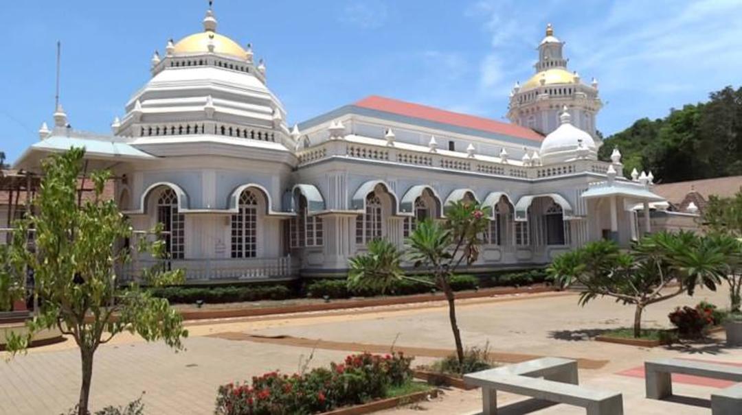 2015-09-mangeshi-temple-2