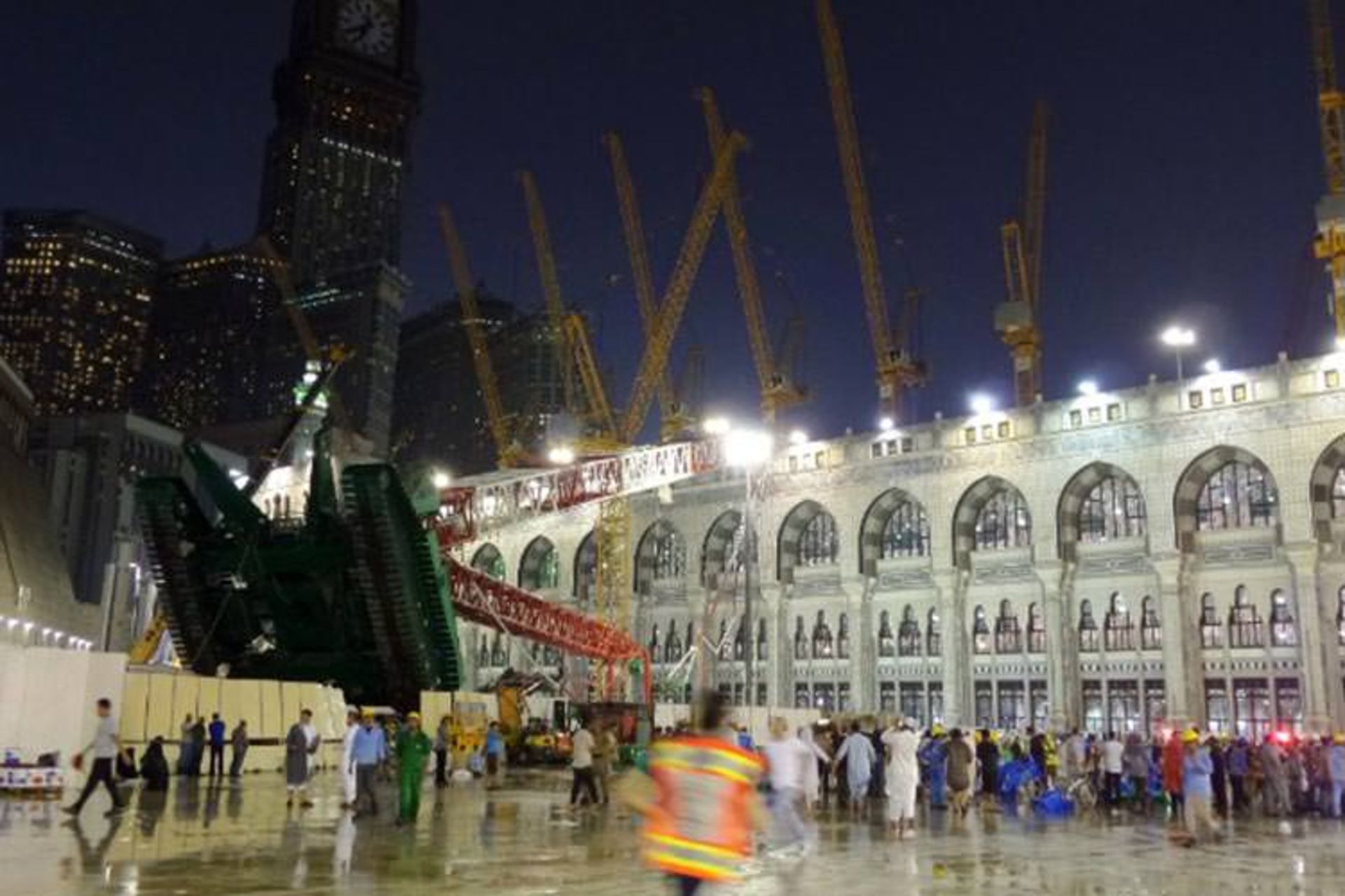 2015-09-mecca-crane-crash.jpg12