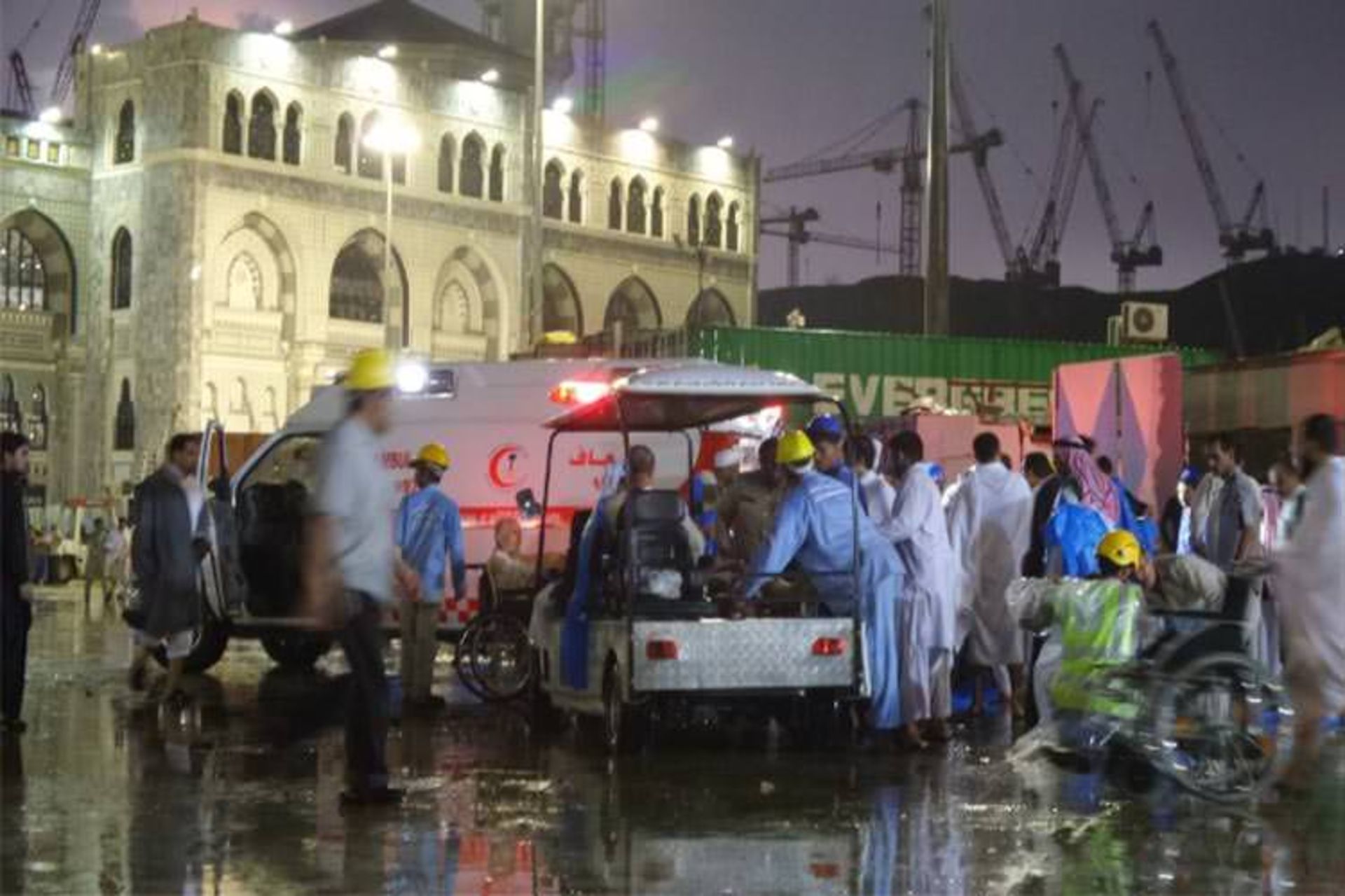 2015-09-mecca-crane-crash.jpg16