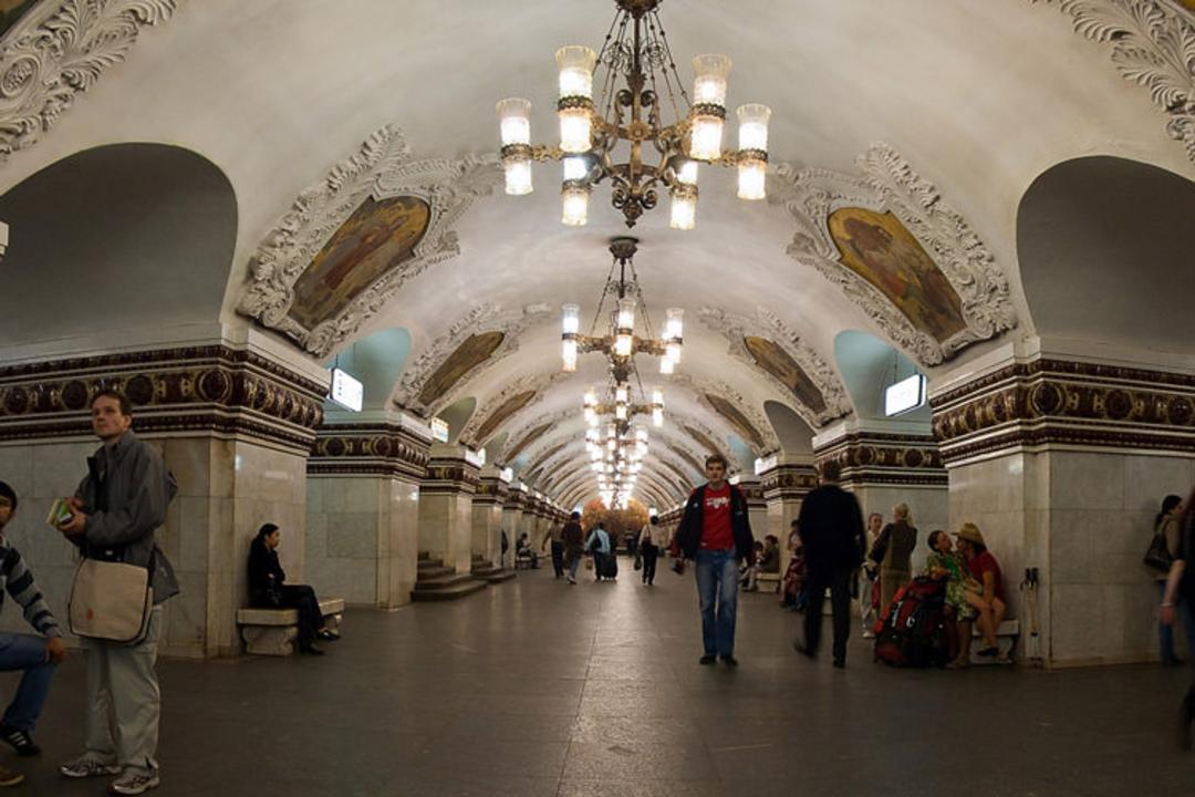 2015-09-moscow-metro-station