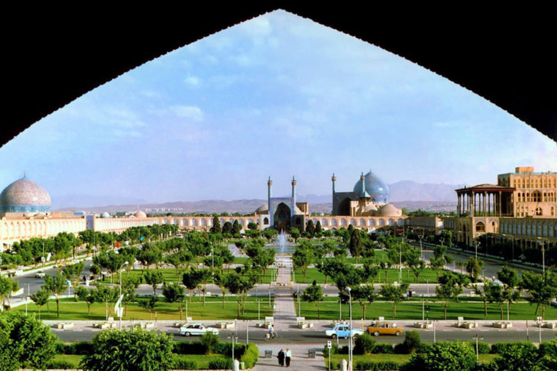 2015-09-naghshe_jahan_square_isfahan_modified