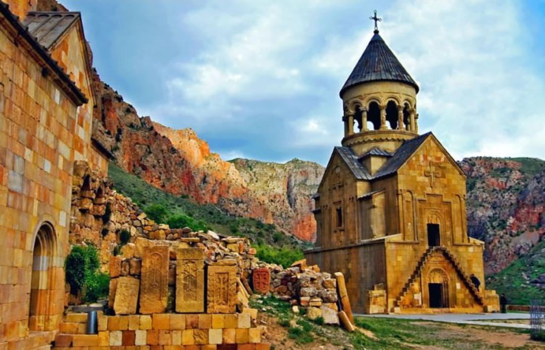 2015-09-noravank-monastery-2