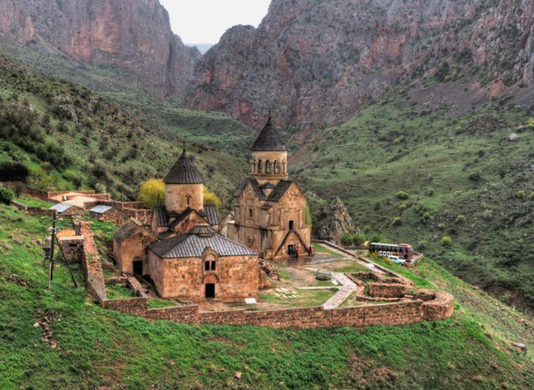 2015-09-noravank-monastery-nearby-the-city-of-yeghegnadzor-armenia