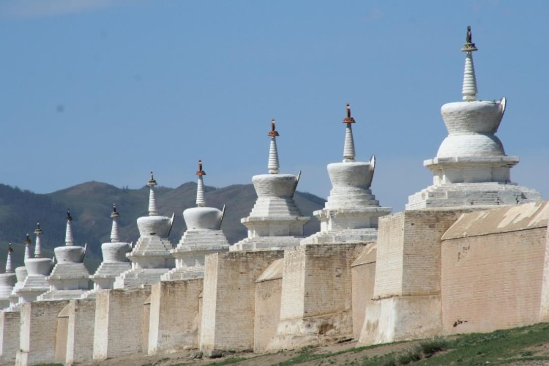 2015-09-stupas_de_karakorum