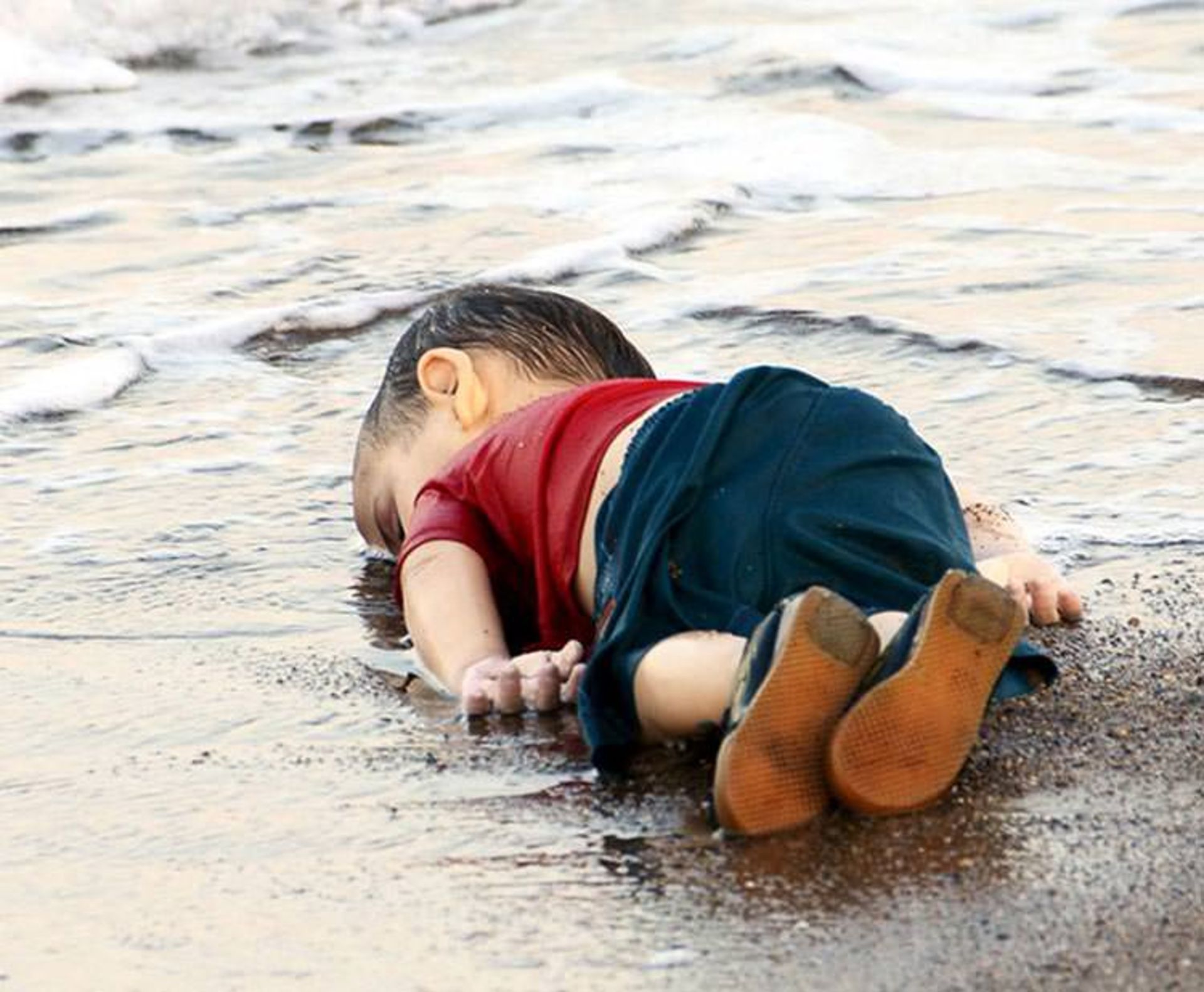 2015-09-syrian-boy-drowned-mediterranean-tragedy-artists-respond-aylan-kurdi-1-1