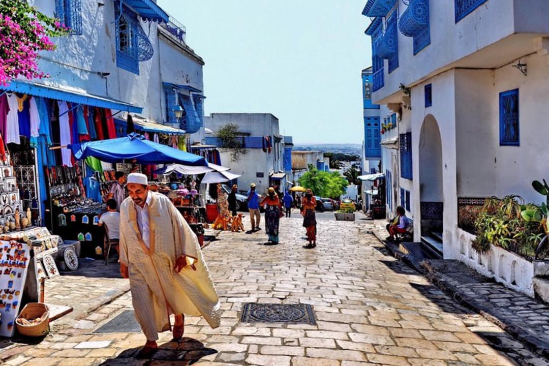 2015-09-tunisia-cobbled-streets