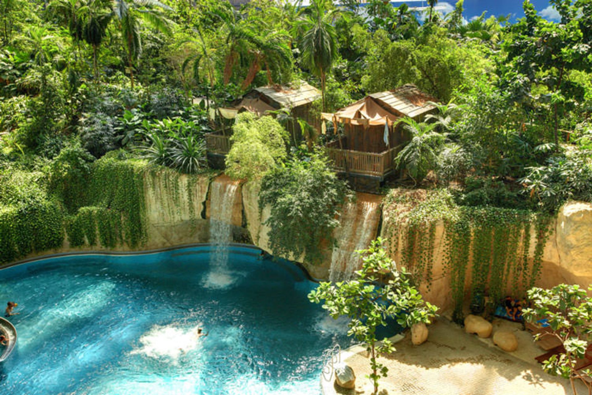 2015-09-wasserfall-lodge_im_tropical_islands