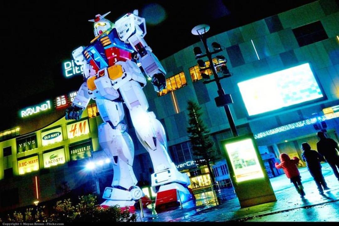 statue-of-Gundam