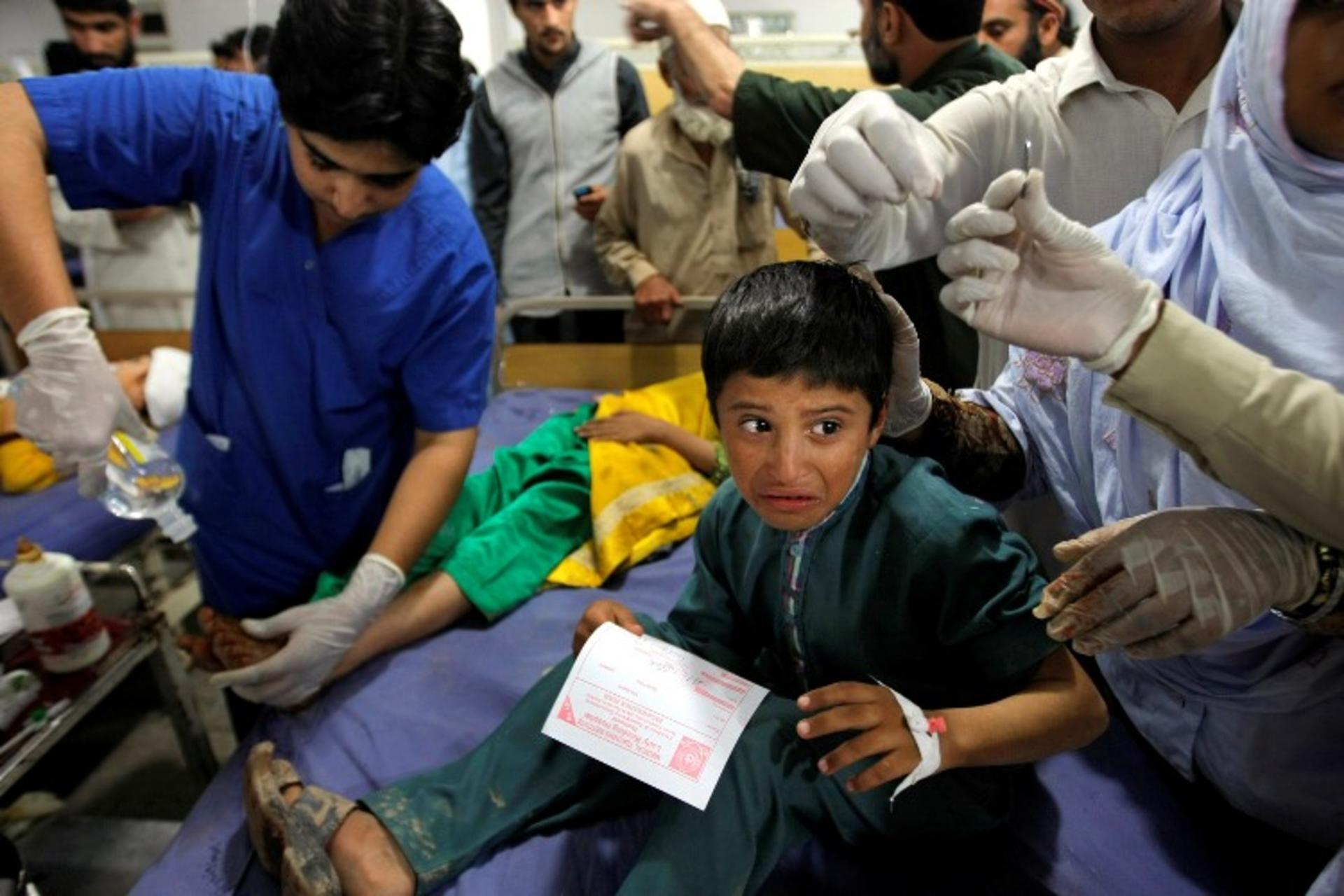 2015-10-aptopix-pakistan-eart_gilm