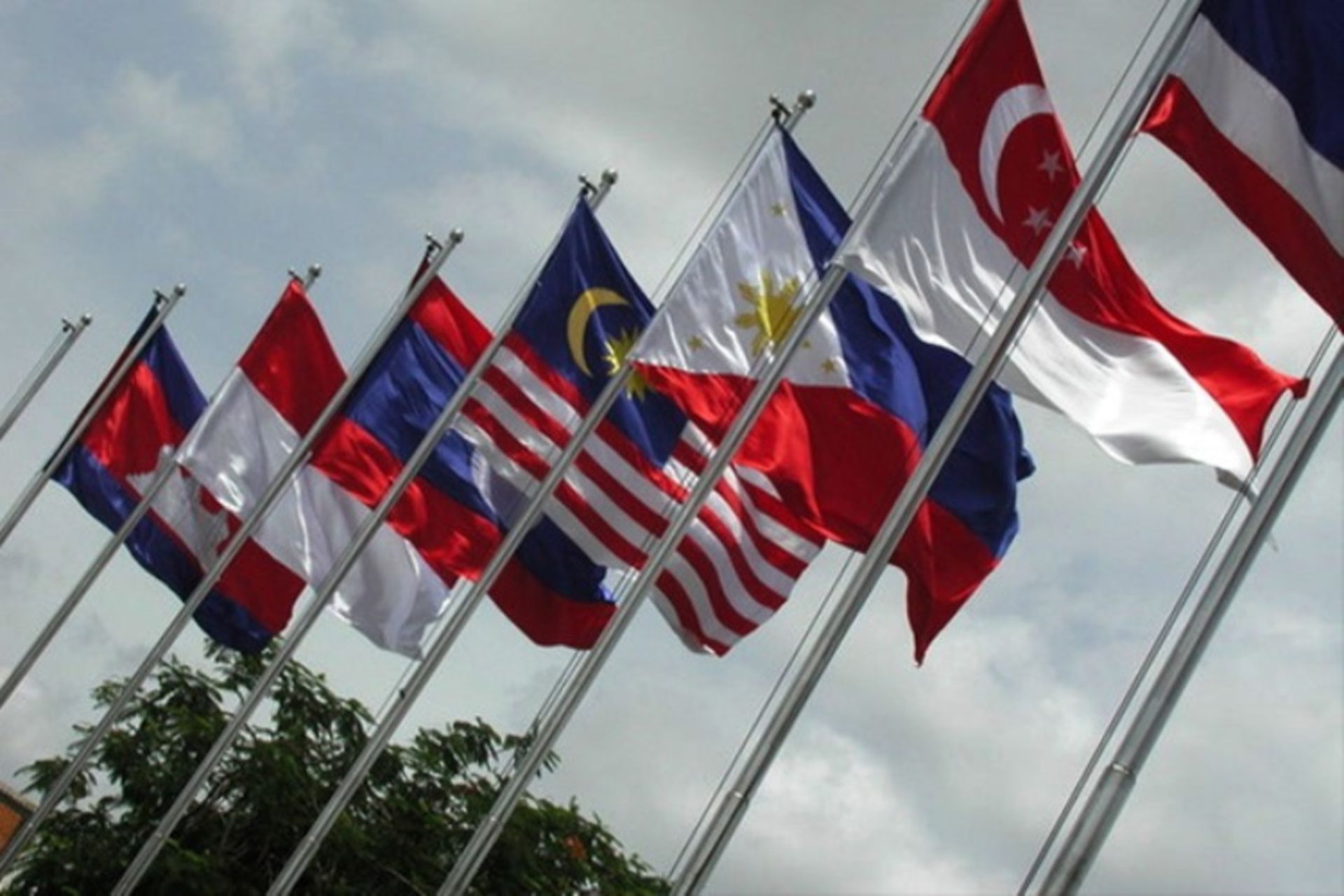 2015-10-asean-flags-countries