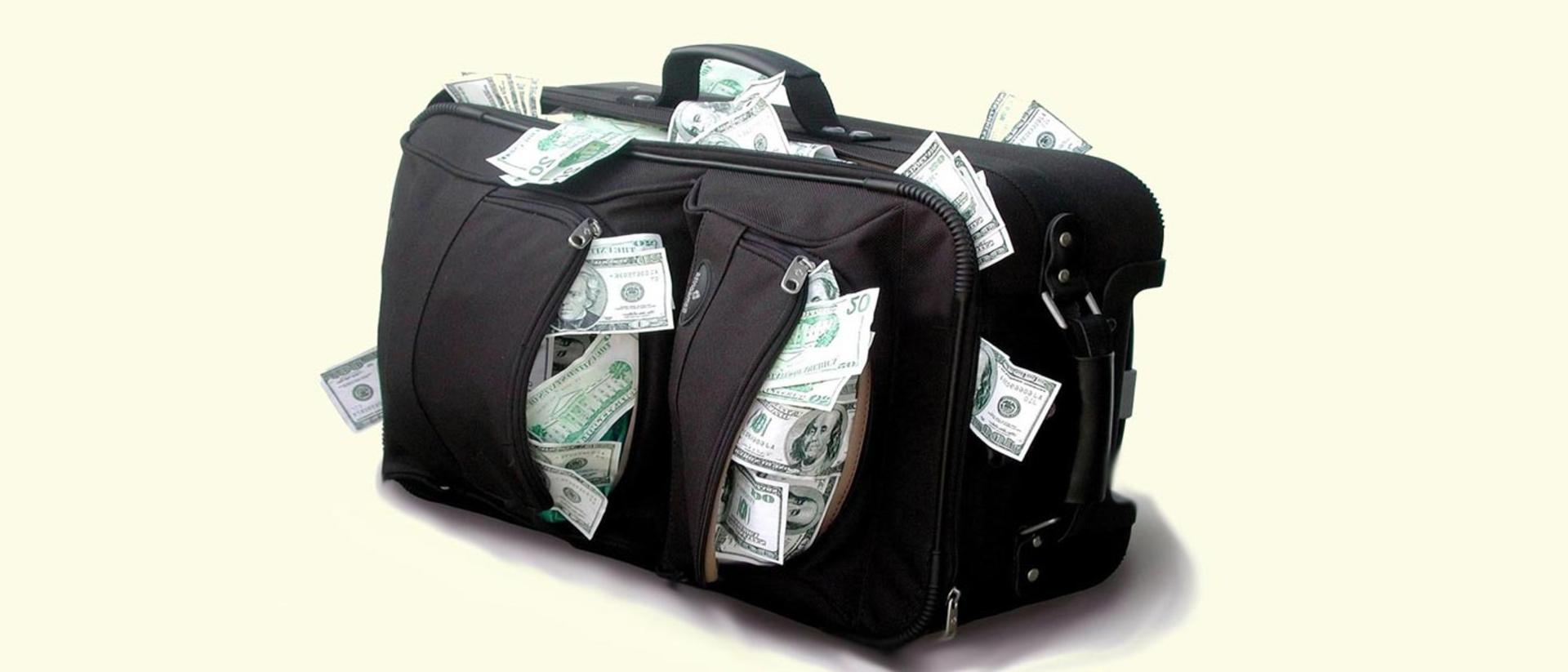 2015-10-briefcase-full-of-money-1965555