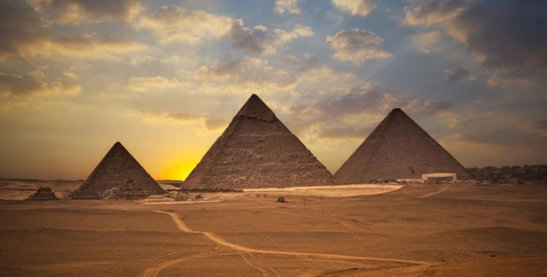 2015-10-giza-pyramid-1