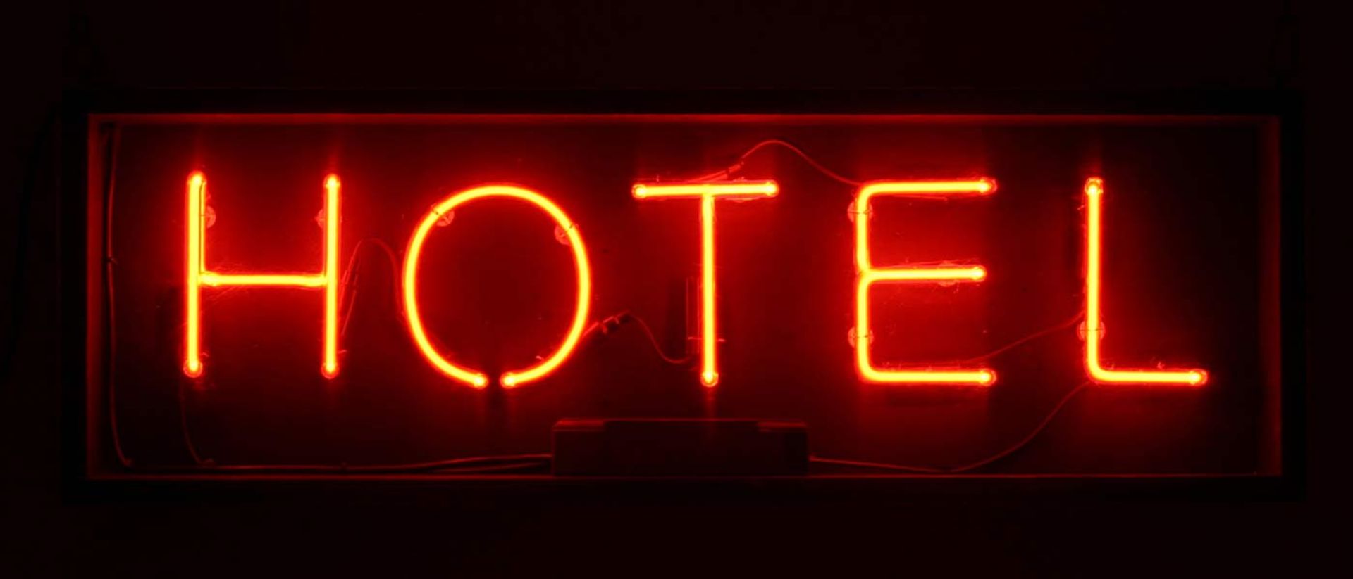 2015-10-hotel_neon_sign_263-f11-a