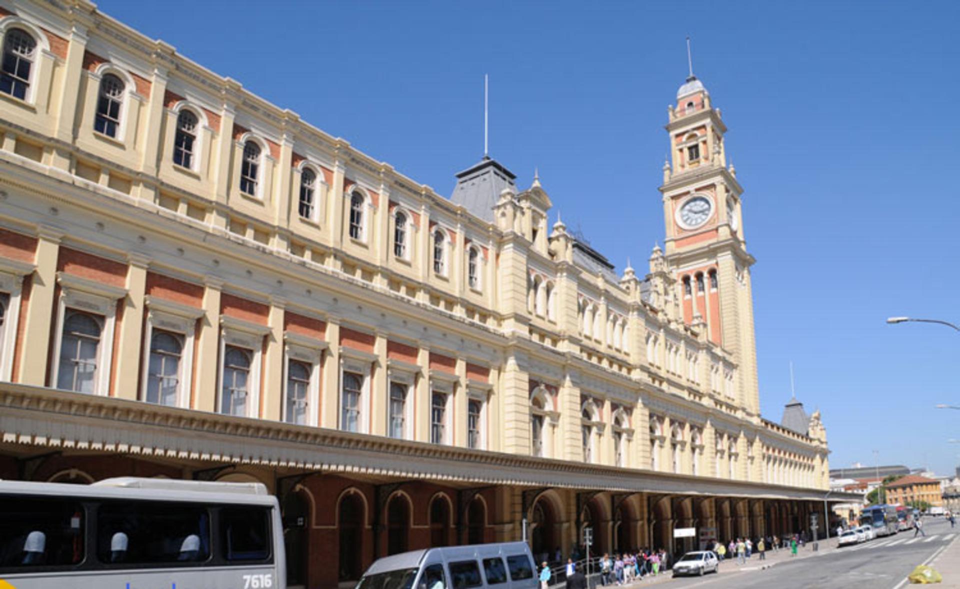 2015-10-luz-railway-station-3