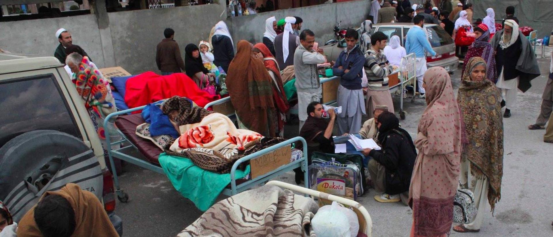 2015-10-pakistan-earthquake-hospital