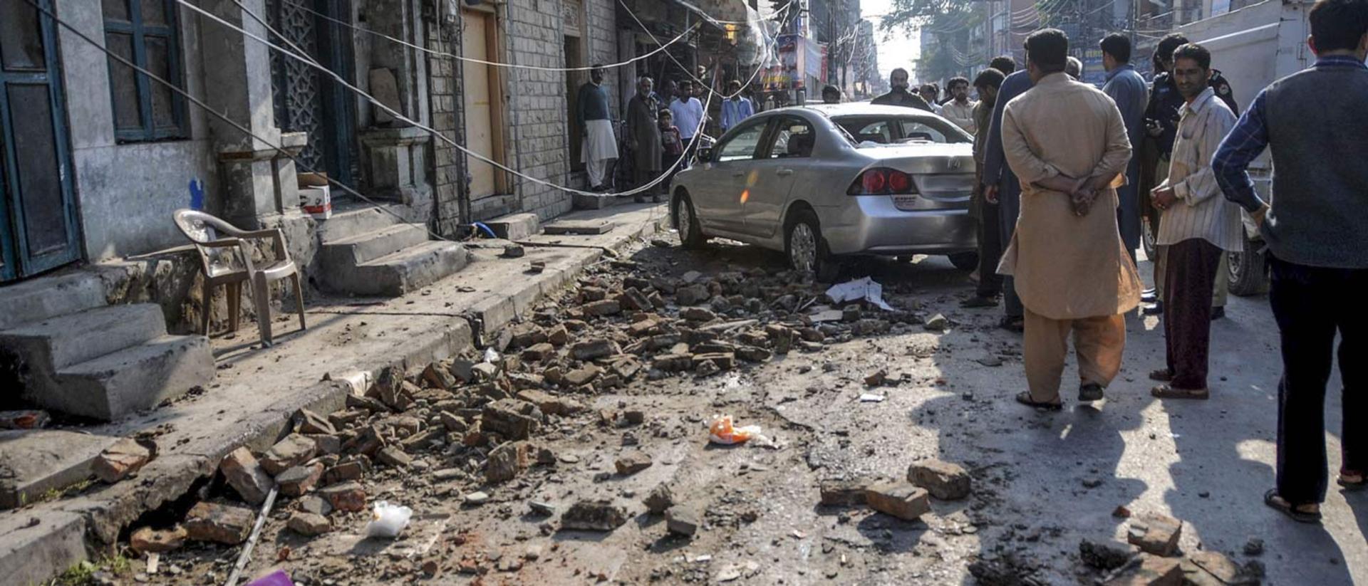 2015-10-pakistan-earthquake5