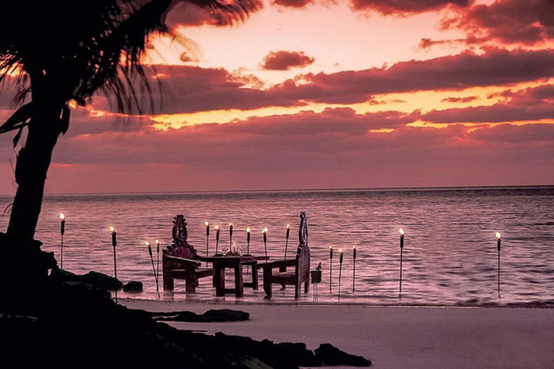 2015-10-plan-a-romantic-evening-and-dine-on-the-beach