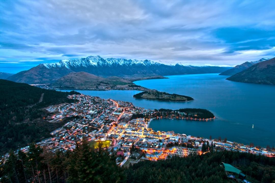 2015-10-queenstown_from_bobs_peak