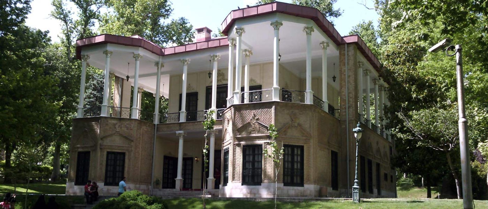 2015-10-tehran_ahmad-shahi_koshk_niavaran_palace_complex