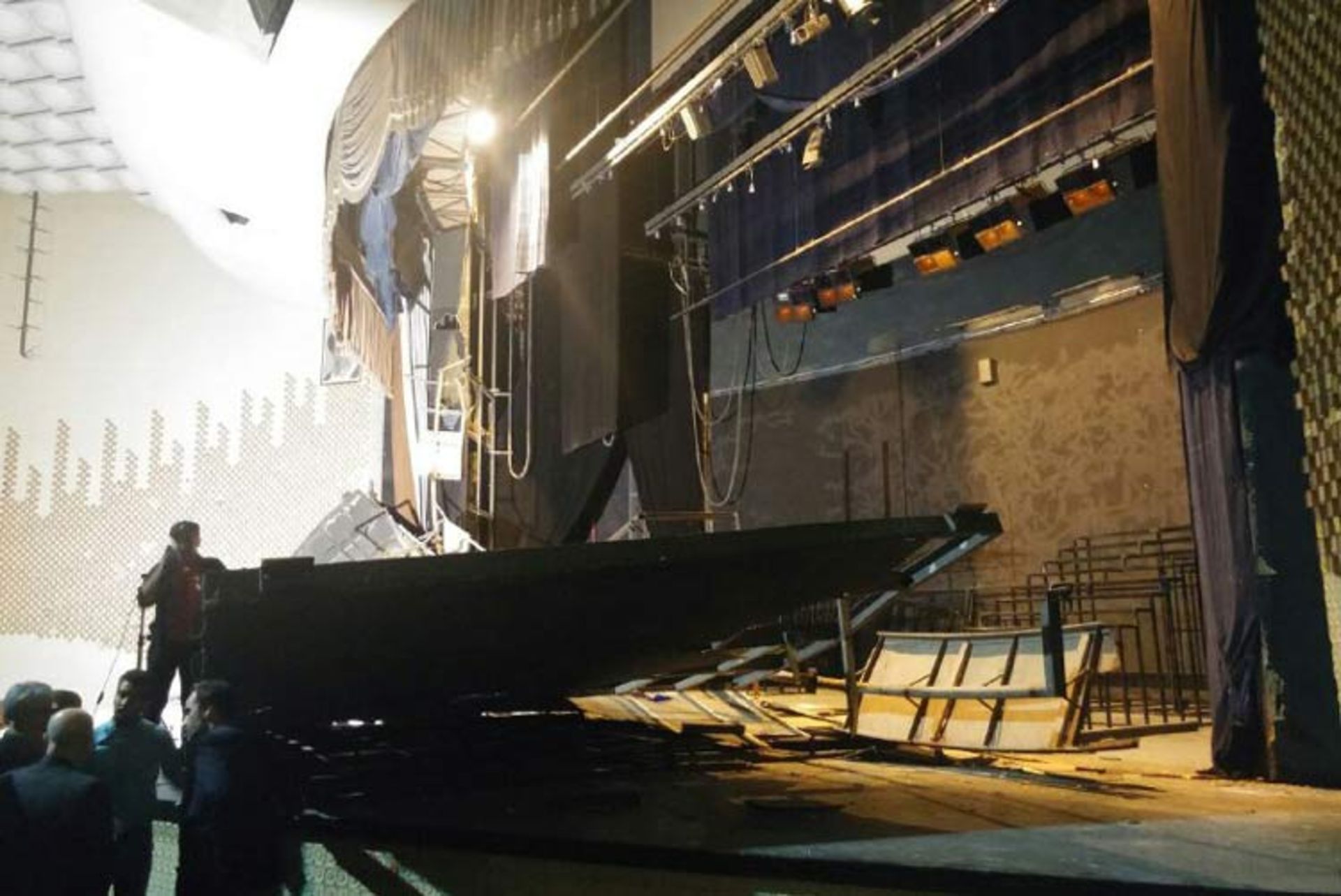 2015-10-the-main-hall-of-the-city-theater-in-tehran