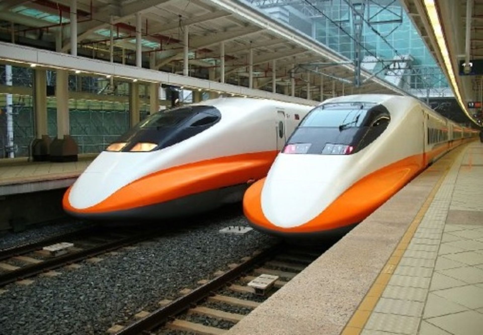 2015-10-thsr_700t_modern_high_speed_train