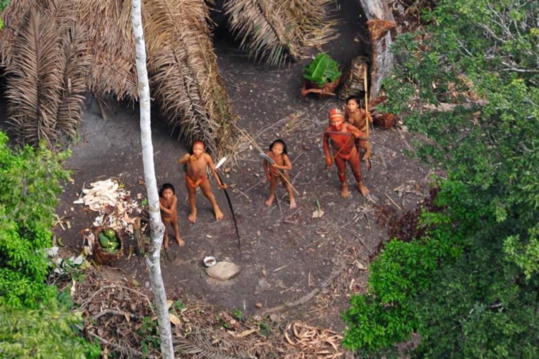 2015-10-uncontacted-tribe-picture54