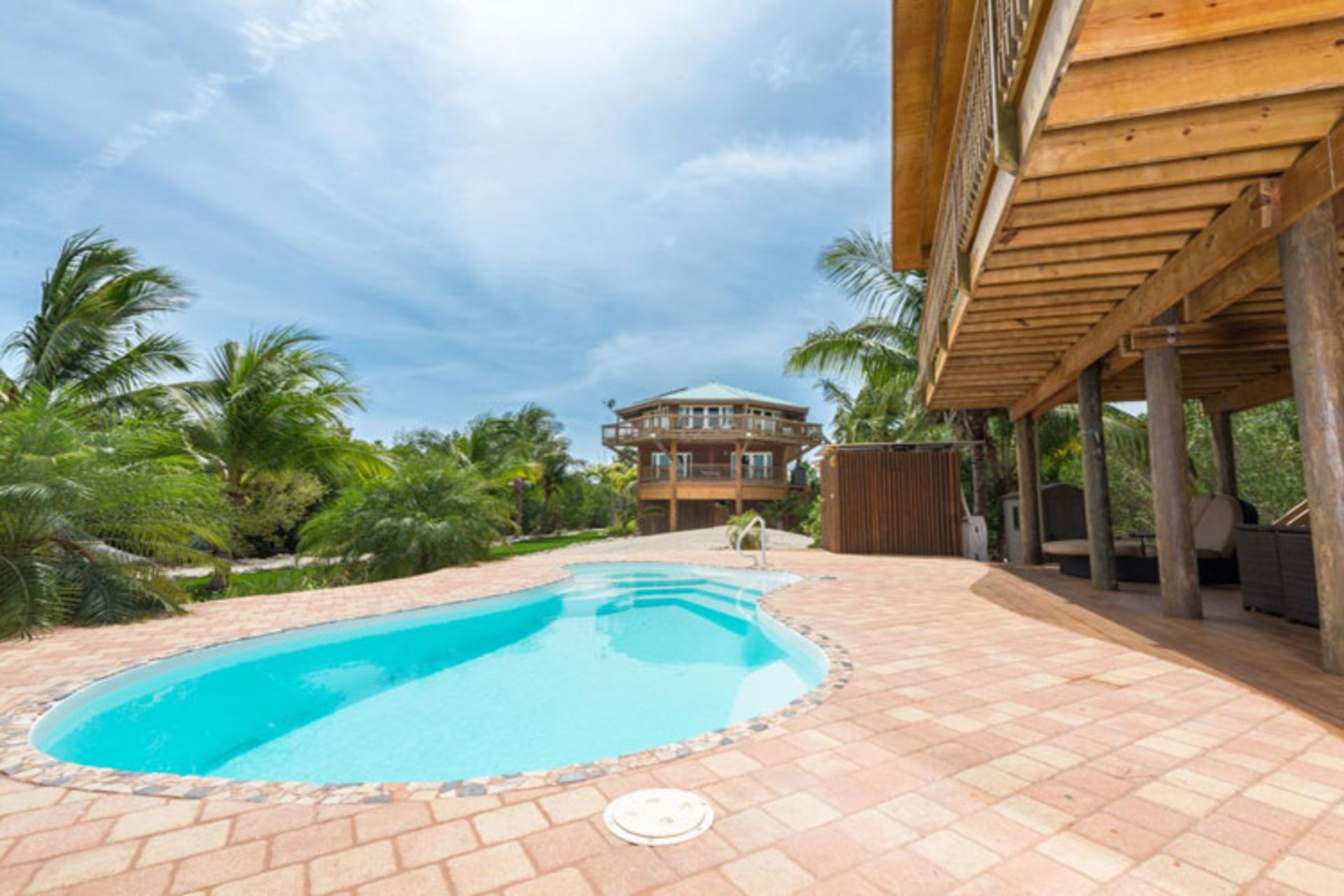 2015-10-you-can-easily-switch-between-swimming-in-the-atlantic-ocean-and-your-heated-pool