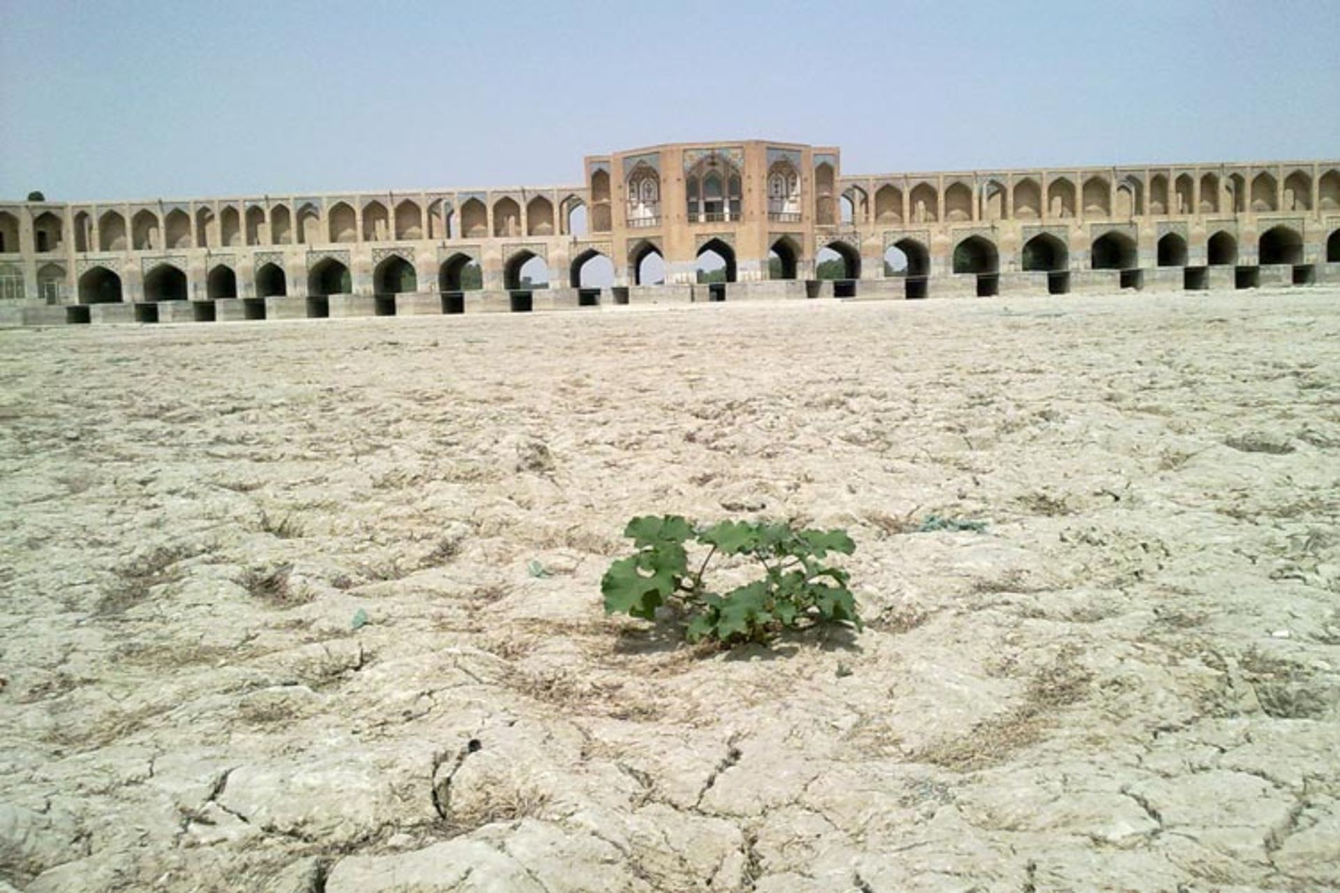 2015-10-zayandeh-rood-dry12