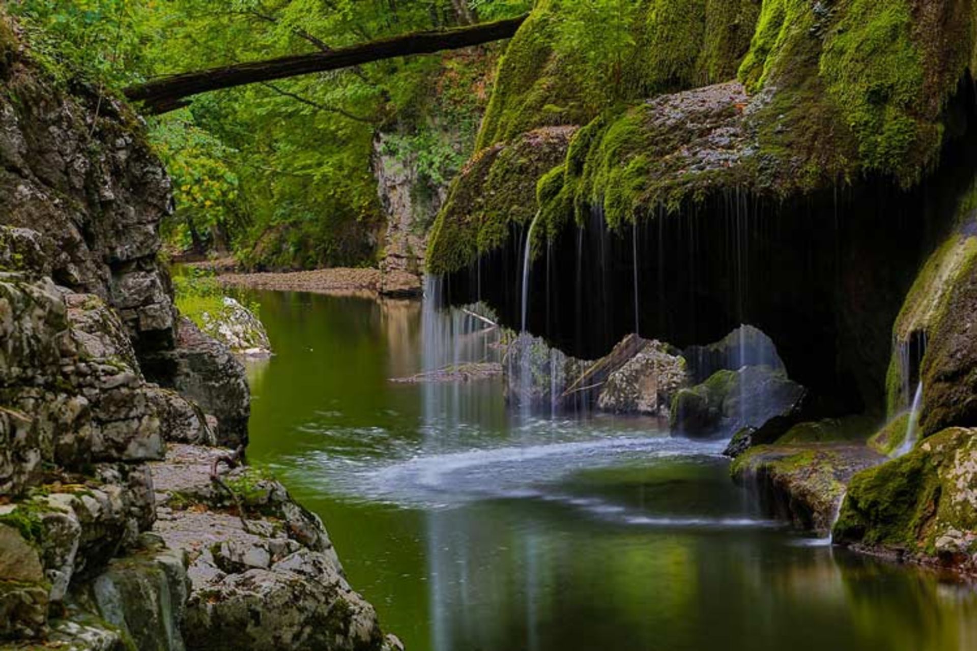 2015-11-bigar-waterfall-caras-severin-county-romania-2