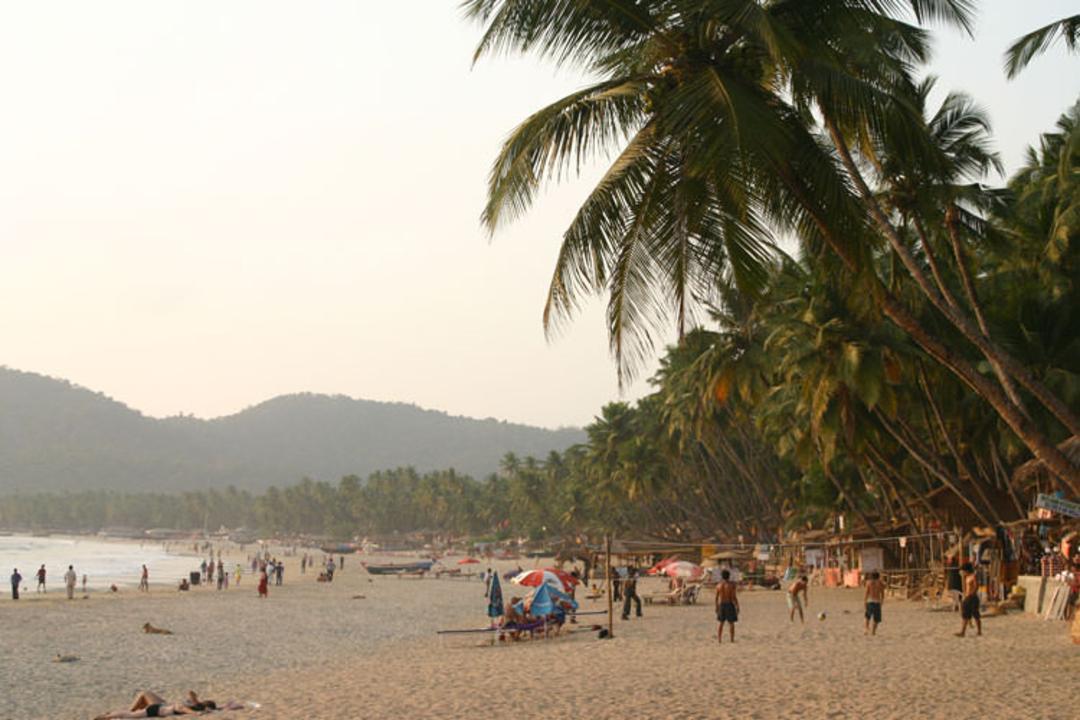 2015-11-children-playing-goa