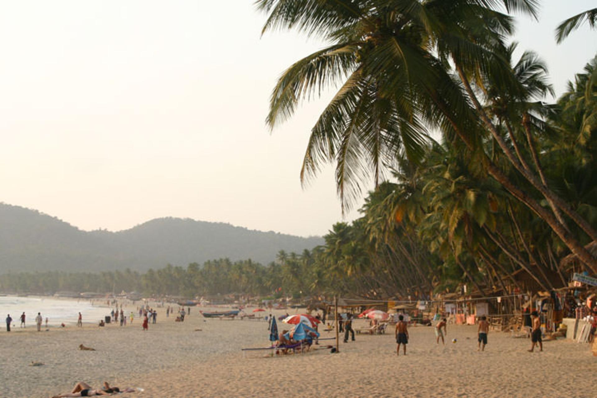 2015-11-children-playing-goa